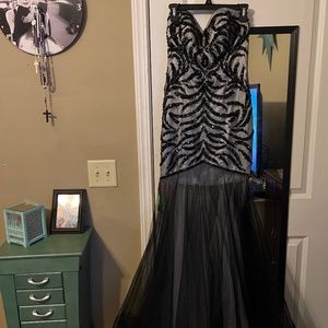 Black and white wedding/prom dress